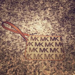 Micheal kors wristlet